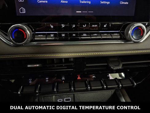 Used 2024 Chevrolet Colorado ZR2 w/ Technology Package image 19