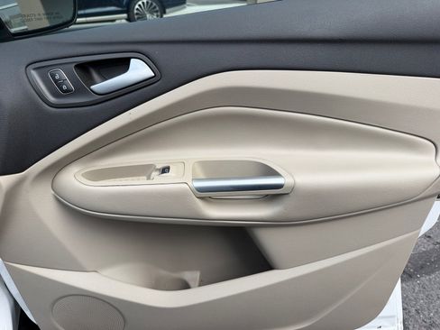 Used 2019 Ford Escape SE image 16