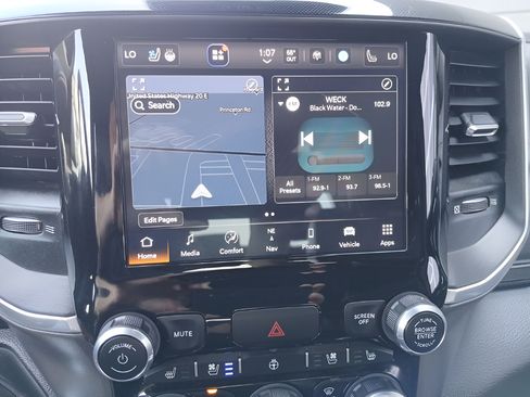 Used 2022 RAM 1500 Laramie AWD/4WD image 18