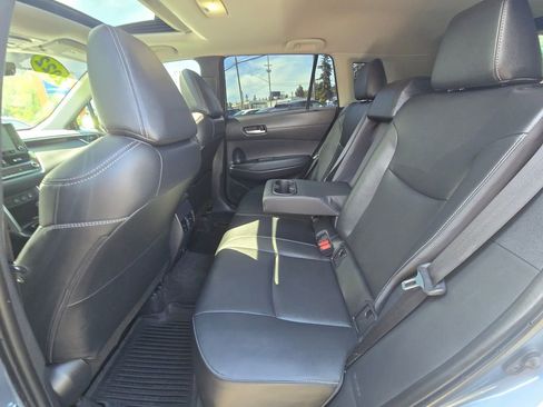 Used 2022 Toyota Corolla Cross XLE w/ Convenience Package AWD/4WD image 16