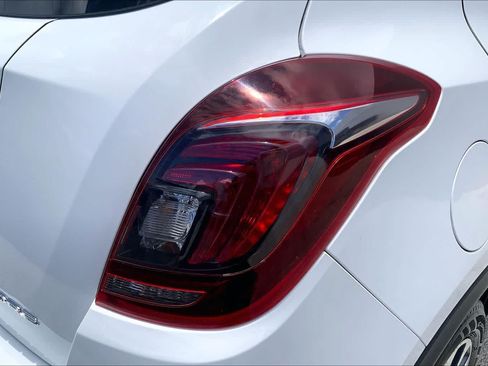 Used 2021 Buick Encore Preferred w/ Safety Package II FWD image 32