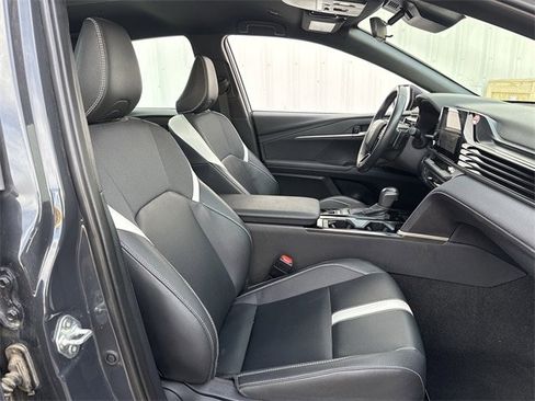 Used 2025 Toyota Camry SE image 30