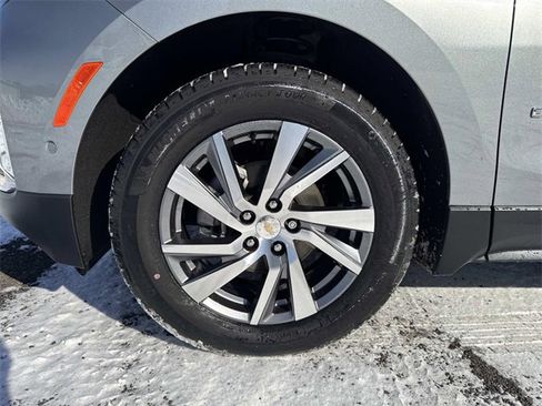 Used 2023 Chevrolet Equinox Premier image 11