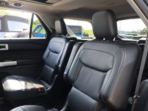 Certified 2024 Ford Explorer Limited w/ Limited Technology Package AWD/4WD image 31