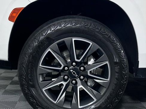 Used 2023 Chevrolet Tahoe Z71 w/ Luxury Package image 13