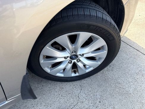 Used 2015 Subaru Legacy 2.5i Premium AWD/4WD image 16