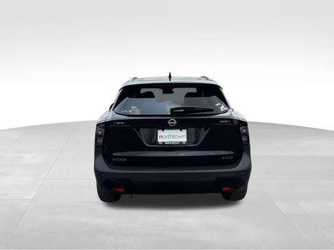 Used 2025 Nissan Kicks SV w/ SV Premium Package AWD/4WD image 6