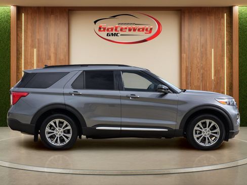 Used 2024 Ford Explorer XLT w/ Equipment Group 202A AWD/4WD image 4