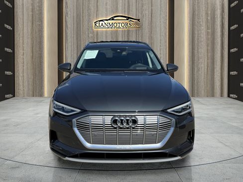 Used 2019 Audi e-tron Prestige w/ Prestige Package image 2
