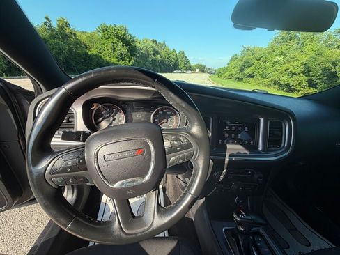 Used 2019 Dodge Charger SXT RWD image 11