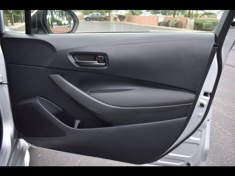 Used 2021 Toyota Corolla LE w/ Carpet Mat Package (TMS) FWD image 34