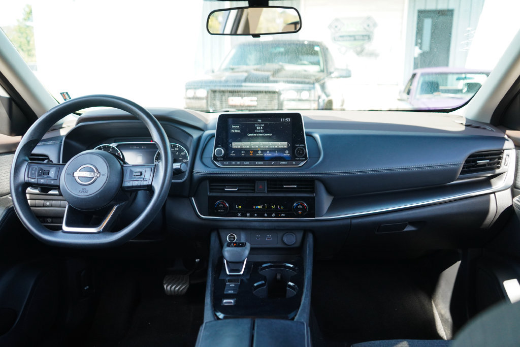 Used 2023 Nissan Rogue SV FWD image 10
