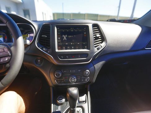 Used 2023 Jeep Cherokee Altitude Lux AWD/4WD image 8