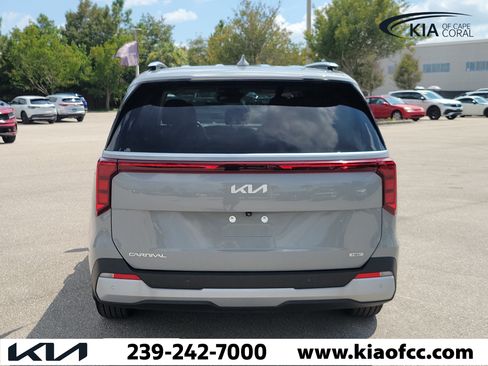 Certified 2025 Kia Carnival EX FWD image 5