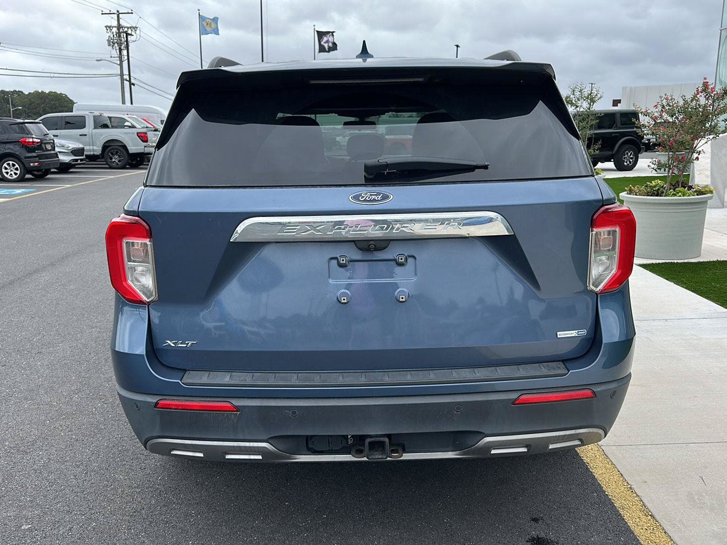 Used 2020 Ford Explorer XLT w/ Equipment Group 202A AWD/4WD image 6