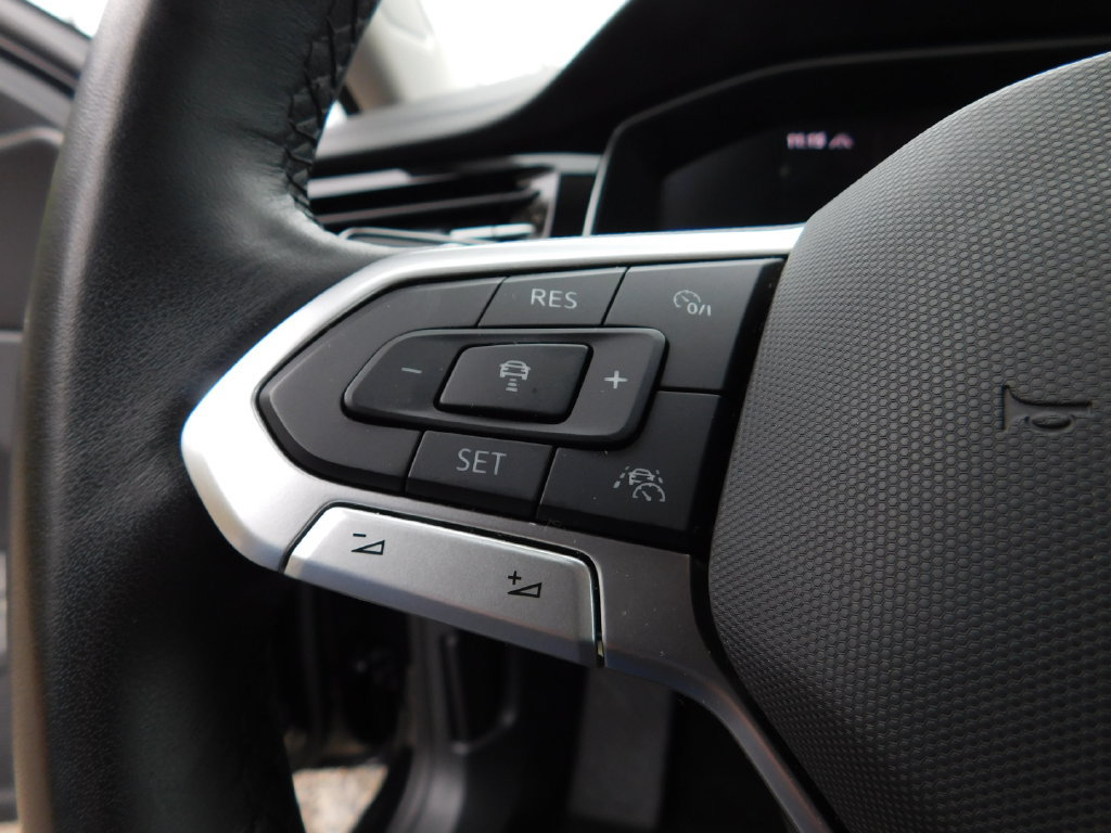 Used 2026 Volkswagen Jetta SE FWD image 25