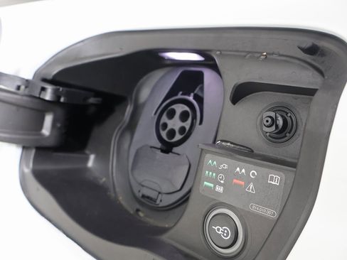 Used 2025 Audi Q6 e-tron Premium Plus image 20