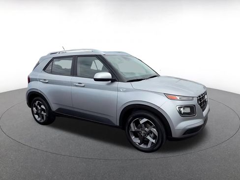 Used 2026 Hyundai Venue SEL FWD image 2