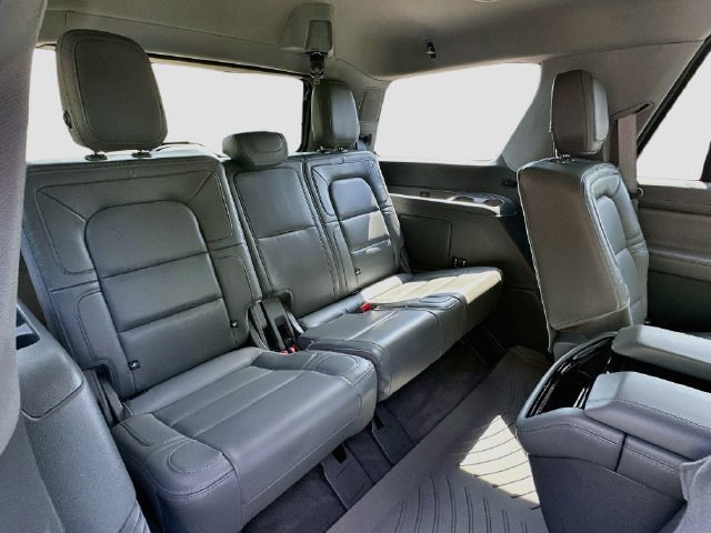 Used 2021 Lincoln Navigator Reserve w/ Luxury Package AWD/4WD image 28