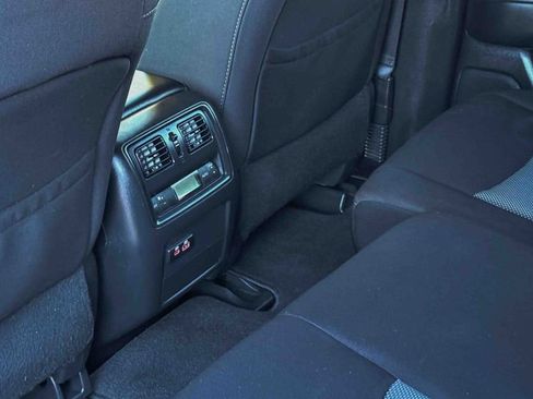 Used 2019 Nissan Pathfinder S image 33