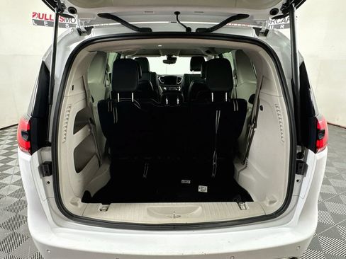 Used 2024 Chrysler Pacifica Touring-L FWD image 26