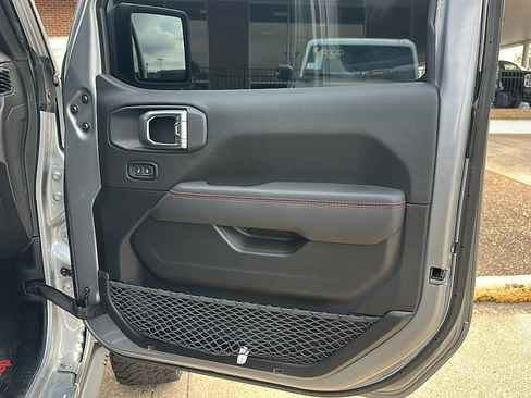 Used 2021 Jeep Gladiator Rubicon AWD/4WD image 17