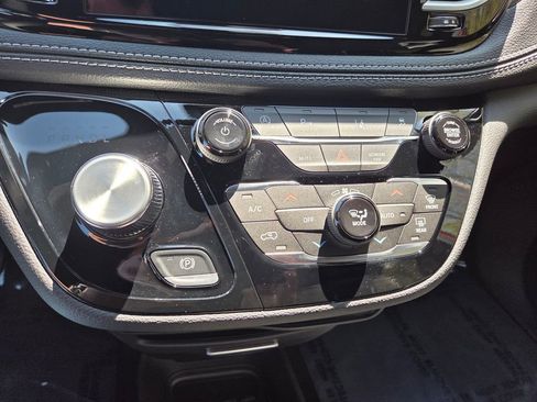 Used 2026 Chrysler Pacifica Select FWD image 16