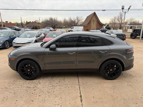 Used 2022 Porsche Cayenne Coupe image 4