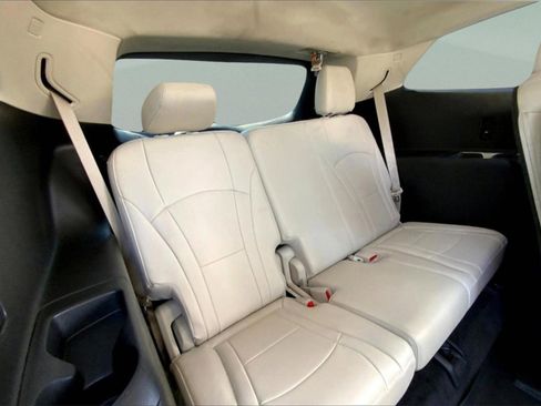 Used 2022 Buick Enclave Essence image 28