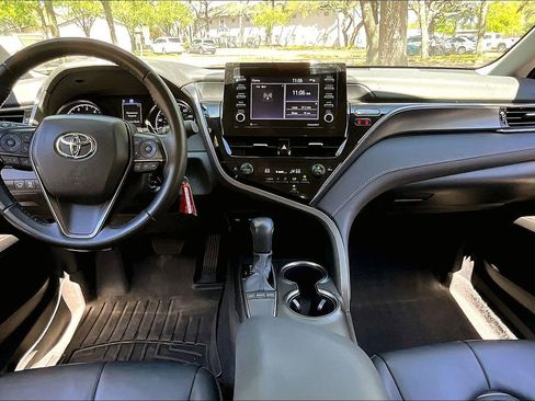 Used 2023 Toyota Camry SE image 7