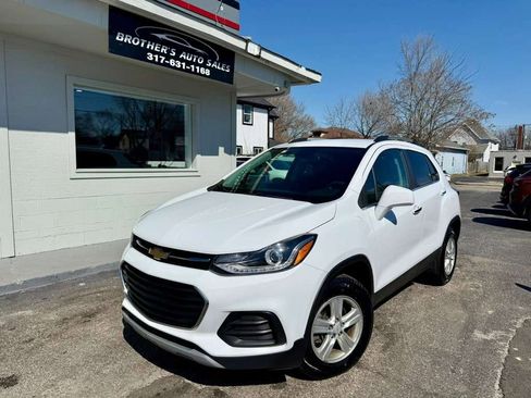 Used 2019 Chevrolet Trax LT w/ LT Convenience Package image 4