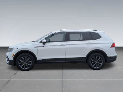 Used 2022 Volkswagen Tiguan SE image 3