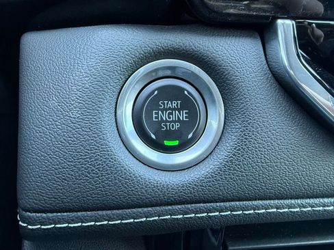 Used 2024 Chevrolet Colorado LT w/ LT Convenience Package image 32