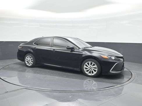 Used 2023 Toyota Camry LE FWD image 11