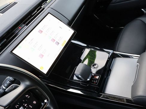 Used 2024 Land Rover Range Rover Sport Dynamic SE image 20