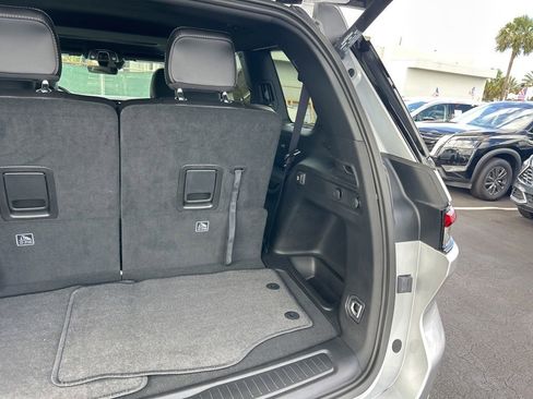 Used 2025 Jeep Grand Cherokee L Altitude RWD image 32