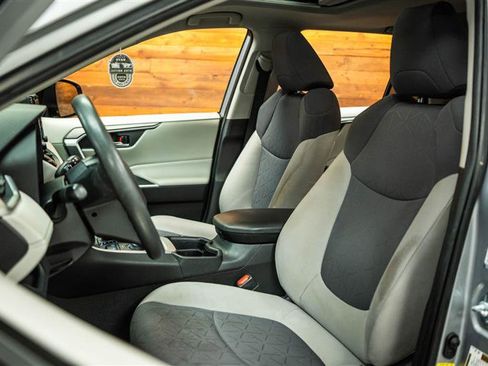 Used 2020 Toyota RAV4 XLE w/ Convenience Package image 10