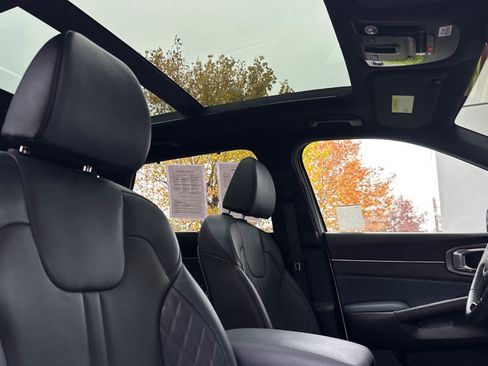 Used 2025 Kia Sorento SX Prestige image 19