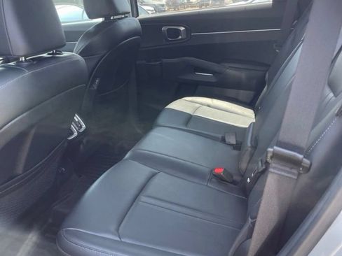 Used 2025 Kia Sorento S w/ Panoramic Sunroof Package FWD image 9
