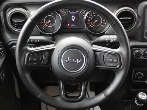 Used 2022 Jeep Gladiator Sport image 11