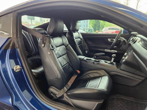 Used 2018 Ford Mustang Coupe RWD image 13