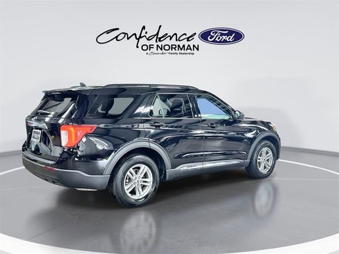 Used 2022 Ford Explorer XLT image 9