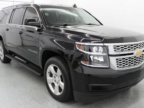 Used 2016 Chevrolet Suburban LT image 4