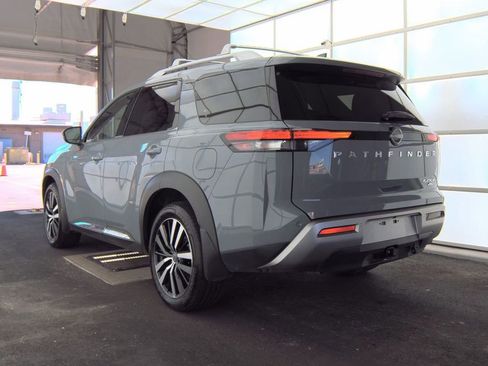 Used 2025 Nissan Pathfinder Platinum image 9