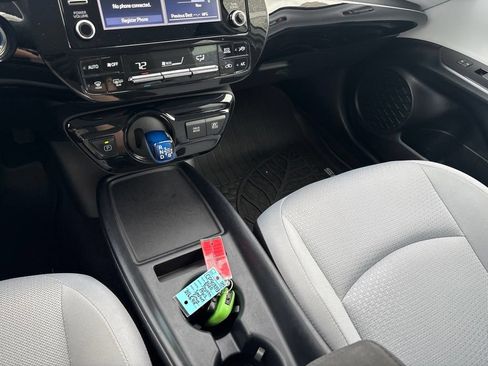 Used 2020 Toyota Prius LE AWD/4WD image 22