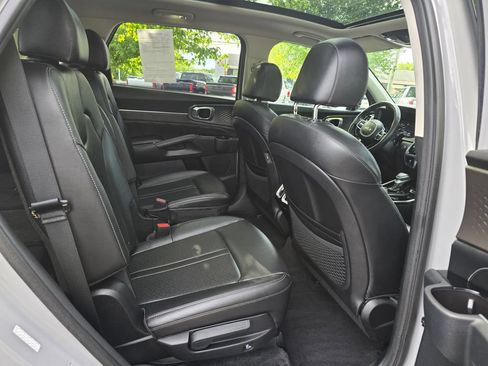 Used 2023 Kia Sorento SX AWD/4WD image 13