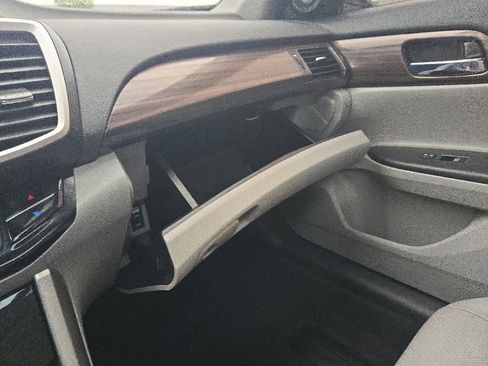Used 2017 Honda Accord Touring image 23