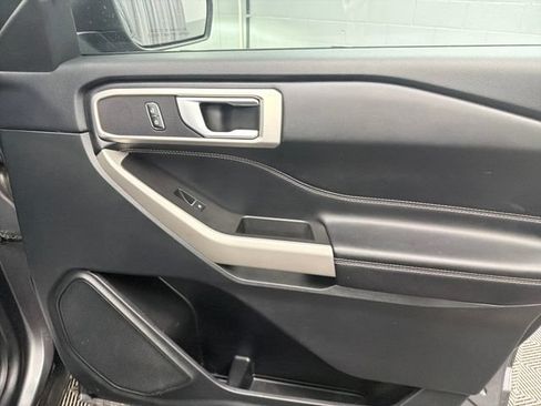 Used 2023 Ford Explorer XLT AWD/4WD image 20