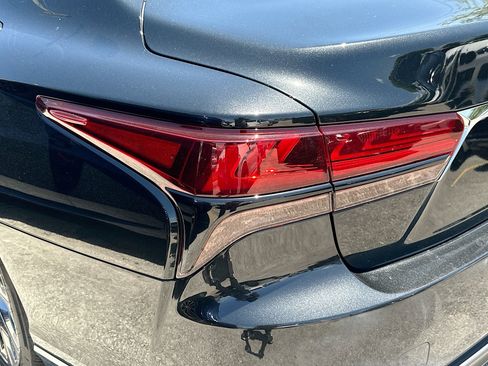 Used 2023 Lexus LS 500 RWD image 5