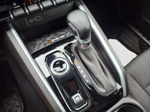 Used 2023 Chevrolet Colorado LT w/ LT Convenience Package II image 20